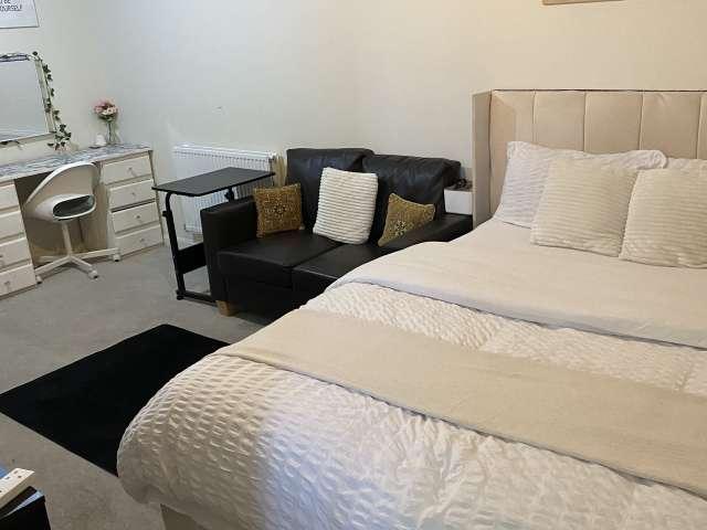 Room for rent in Hayes, Greater London