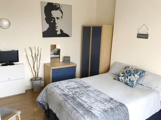 Room for rent in Cricklewood, Greater London