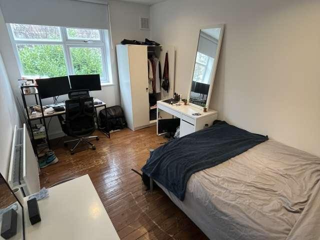 Room for rent in Mile End, Greater London