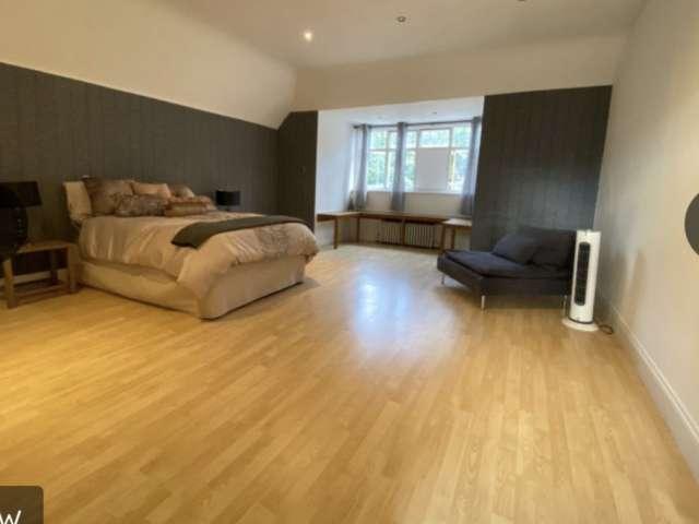 Room for rent in Brondesbury, Greater London