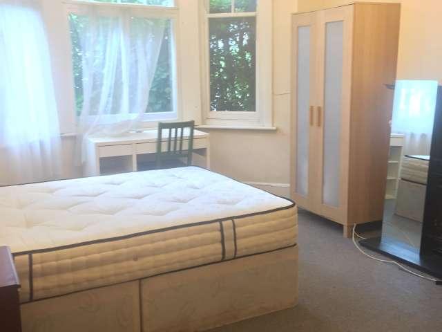 Room for rent in Muswell Hill, Greater London