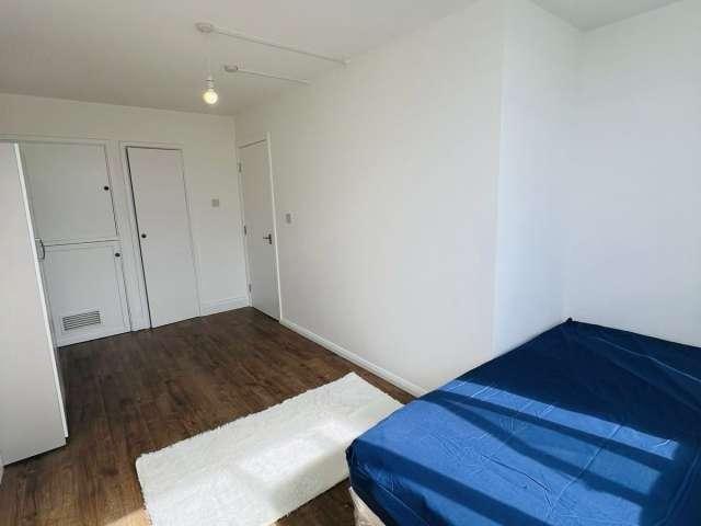 Room for rent in Queen's Park, Greater London