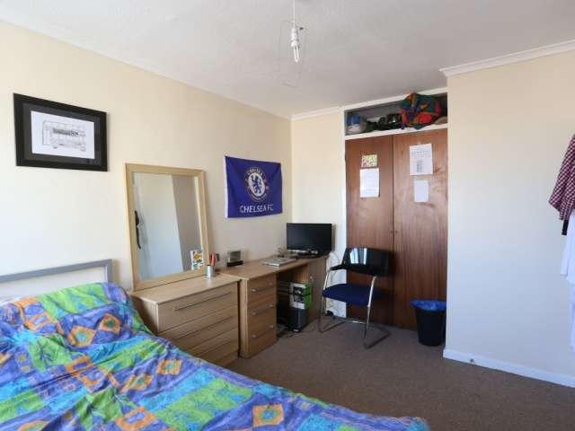 Room for rent in Limehouse, Greater London