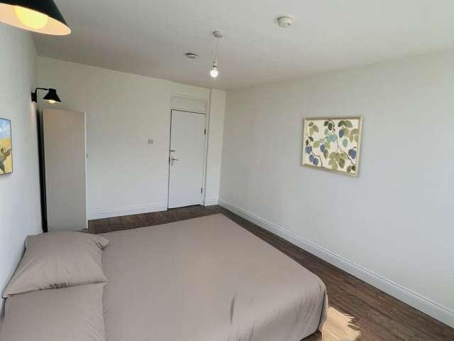 Room for rent in Queen's Park, Greater London
