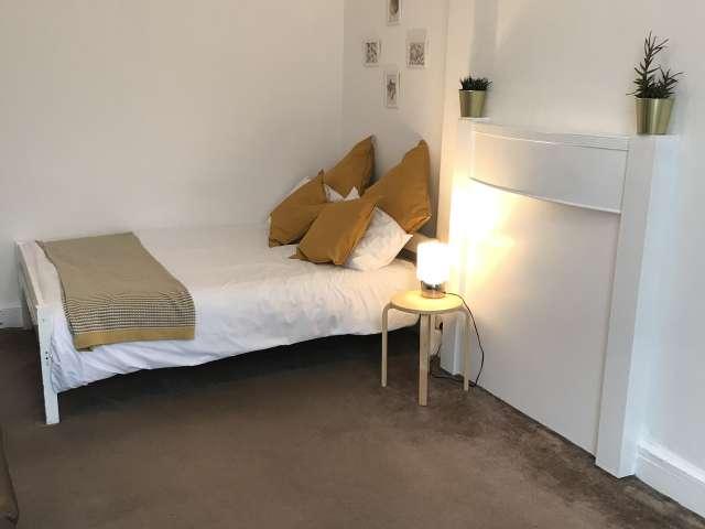Room for rent in Southside, Scotland