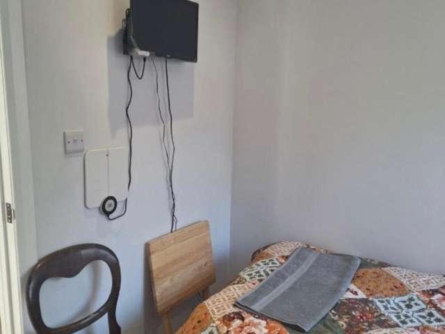 Room for rent in London Borough of Ealing, Greater London