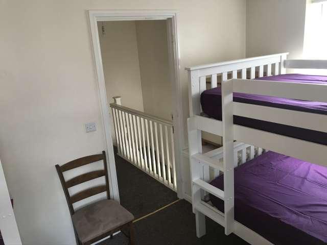 Room for rent in Broxtowe, Haddon
