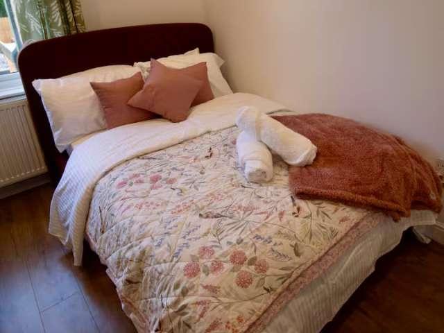 Room for rent in Haddon, East Midlands