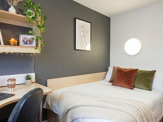 Room for rent in Saint Vincent's, Netherthorpe