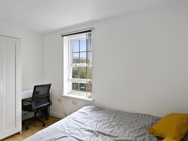 Room for rent in Saint George's, South Yorkshire