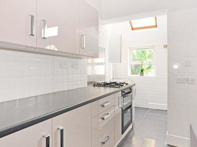 Room for rent in Lowfield, South Yorkshire