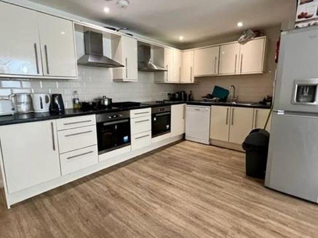 Room for rent in Saint Vincent's, Netherthorpe