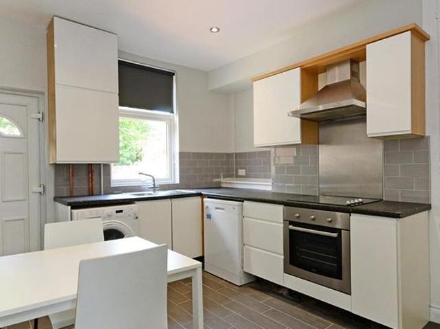 Room for rent in Lowfield, South Yorkshire