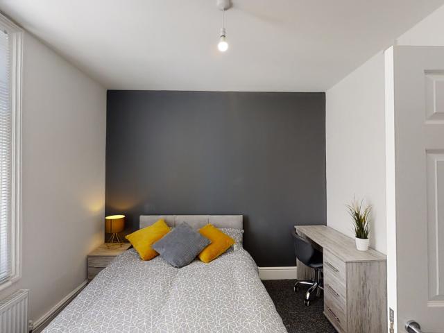 Room for rent in Brompton, Gillingham