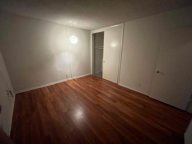 Room for rent in Canoga Park, California