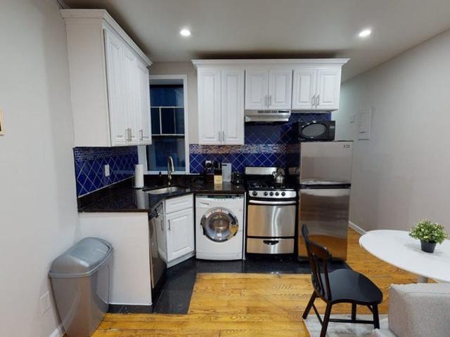 Room for rent in Arverne, New York