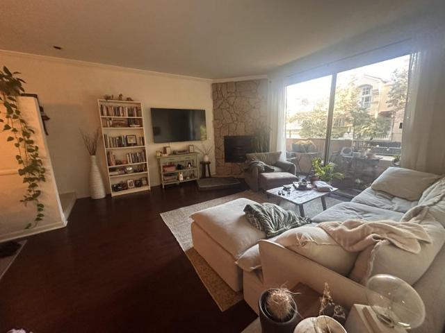 Room for rent in North Hollywood Neighborhood Council District, Canoga Park
