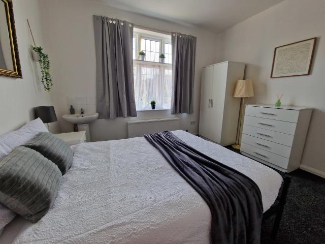 Studio for rent in Darlaston, West Midlands