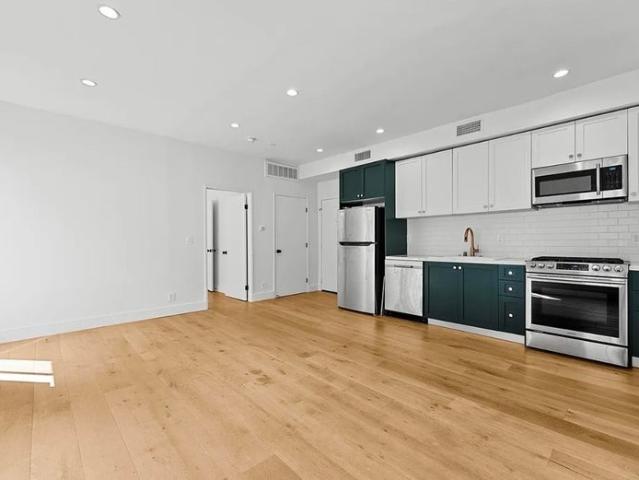 Room for rent in Canoga Park, California