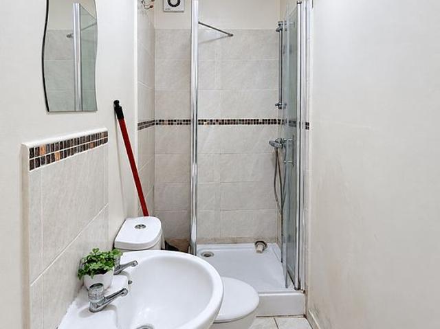 Room for rent in Chalk Hill Estate, Greater London