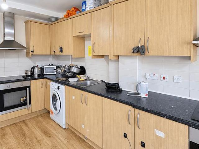 Room for rent in Chalk Hill Estate, Greater London