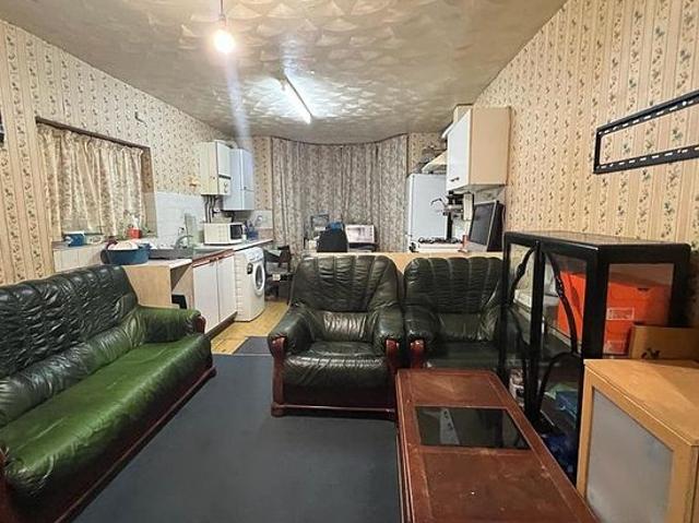 Room for rent in Victoria, Greater London