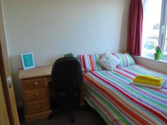 Room for rent in Hales Place, The Bridge