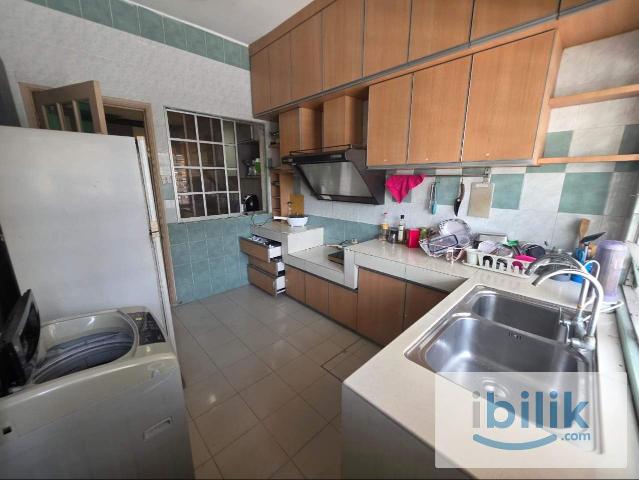 Room for rent in Petaling, Alam Impian