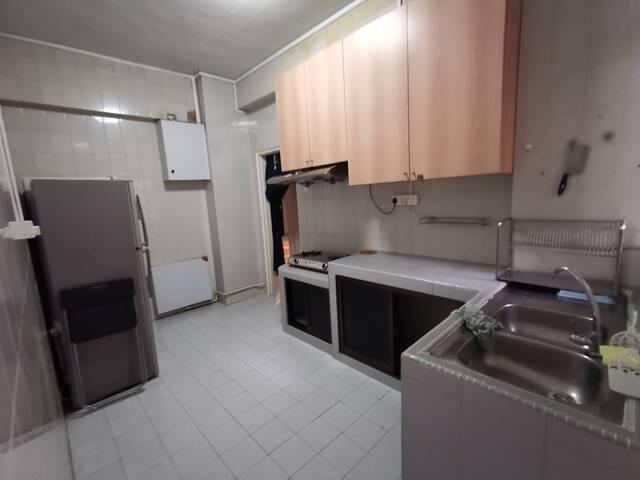 Room for rent in One Tree Hill, Singapore