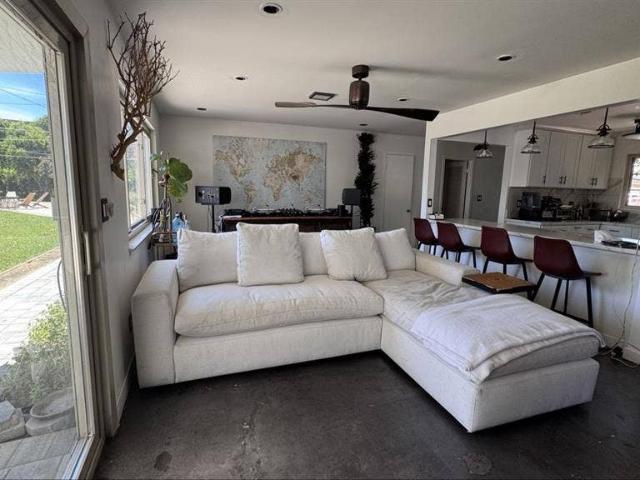 Room for rent in Pacoima Neighborhood Council, Canoga Park