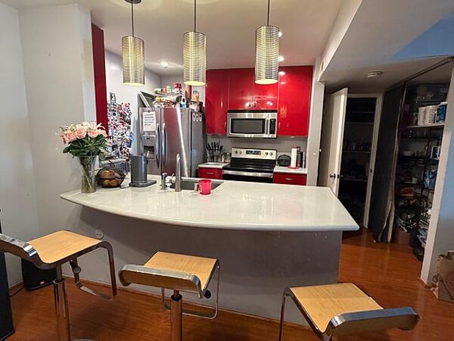 Room for rent in Canoga Park, California