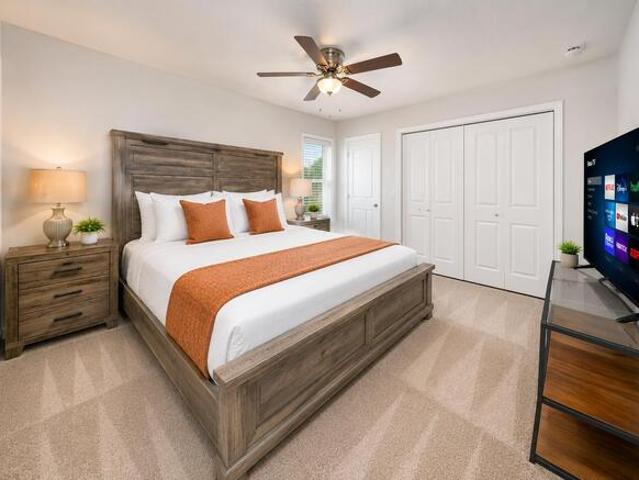 Room for rent in Four Corners, Florida