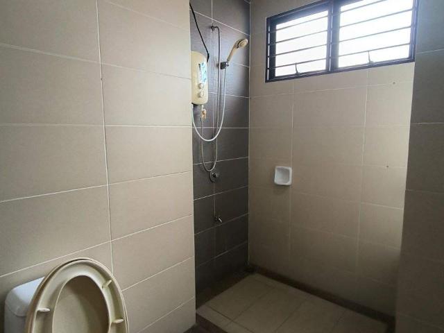 Room for rent in Petaling, Alam Impian