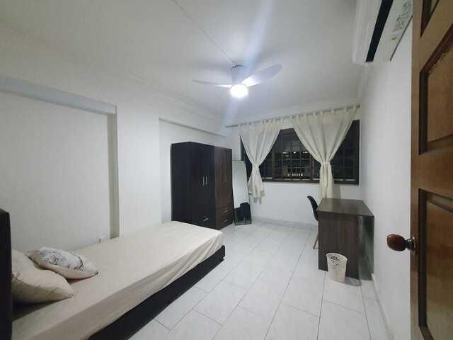 Room for rent in 23 North West