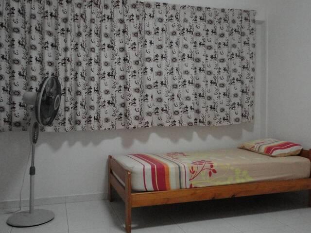 Room for rent in 23 North West