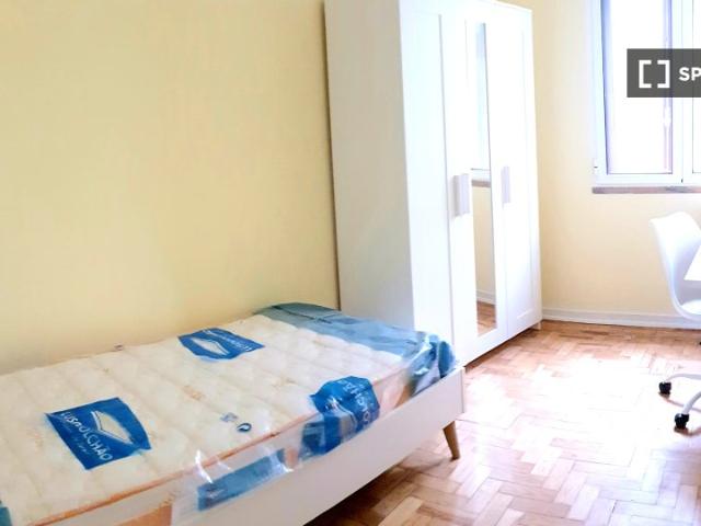 Quarto alugar em Santa Cruz, Coimbra
