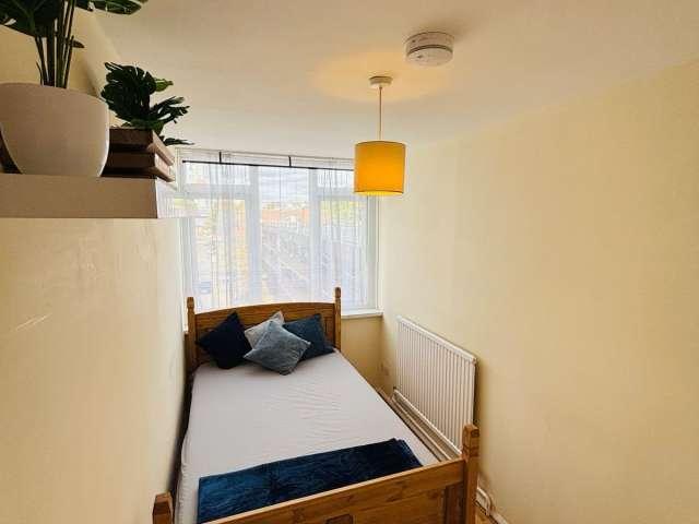Room for rent in Nine Elms, Greater London