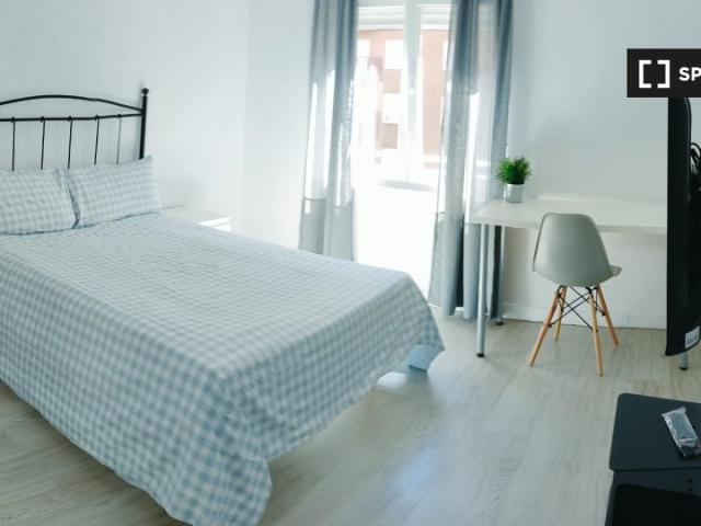 Habitación en alquiler en Oviedo, La Tenderina