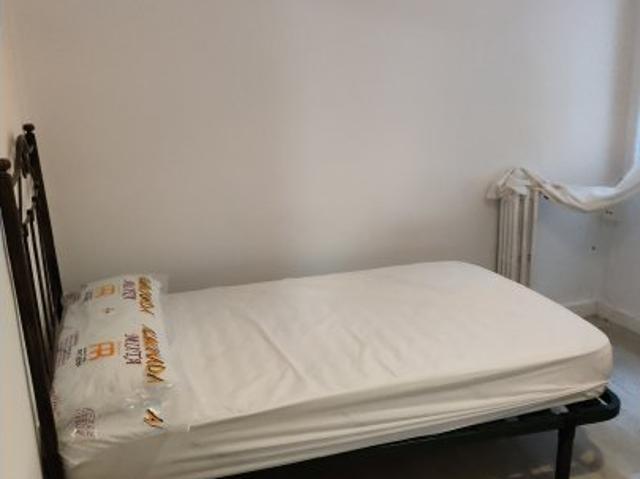 Habitación en alquiler en Oviedo, La Tenderina
