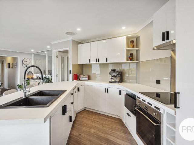 House for sale in Lindisfarne, Tasmania