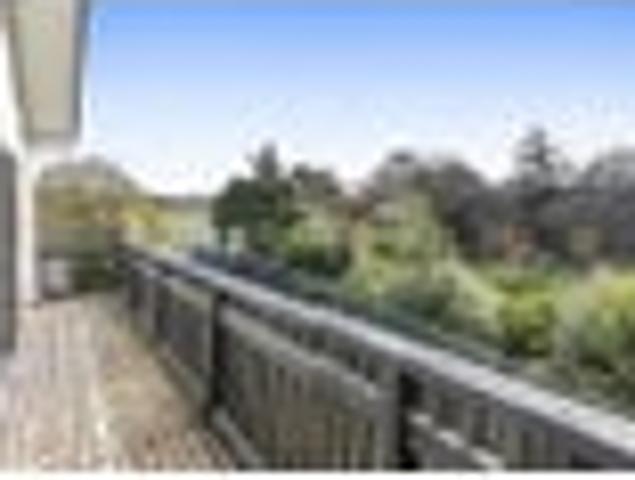House for sale in Chaslands, Canterbury