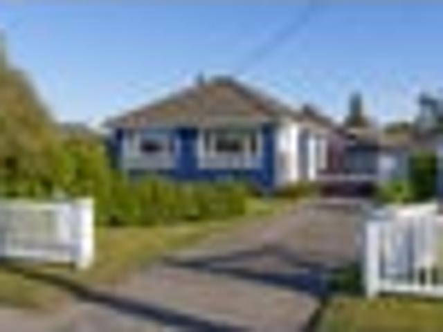 House for sale in Chaslands, Canterbury