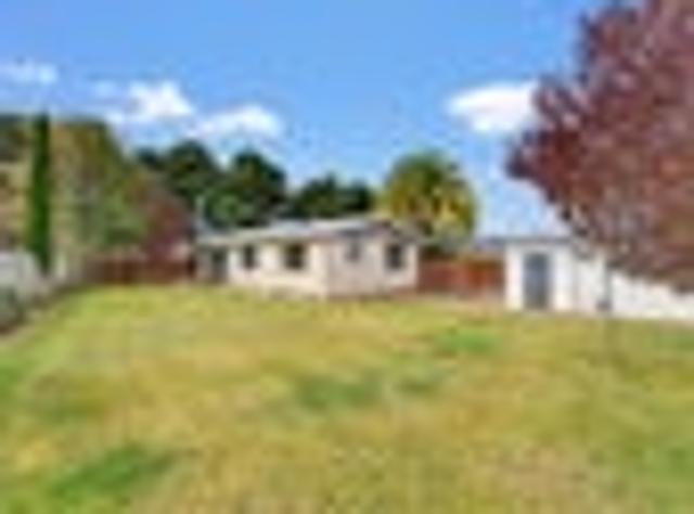 House for sale in Chaslands, Canterbury