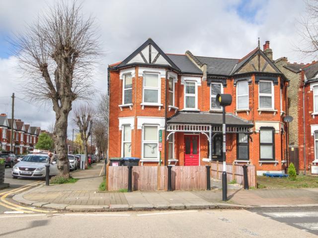 Room for rent in New Southgate, Greater London