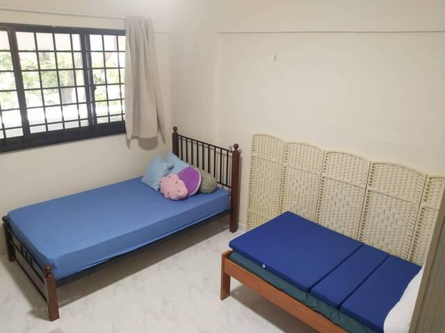 Room for rent in Bukit Batok, 23 North West