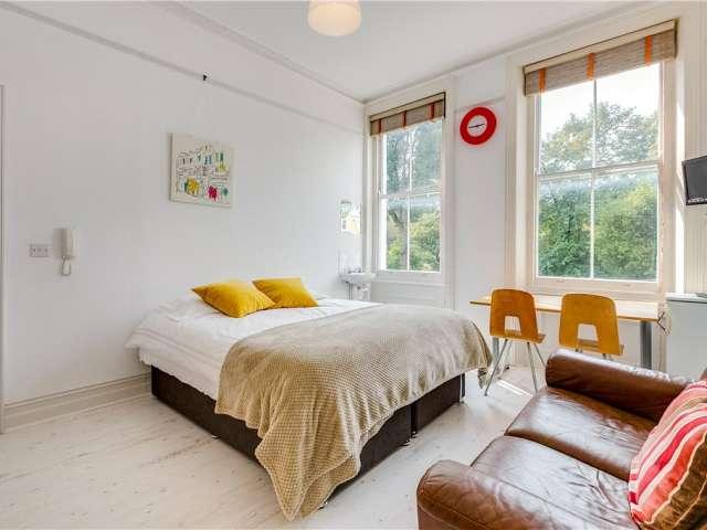 Room for rent in Earl's Court, Greater London