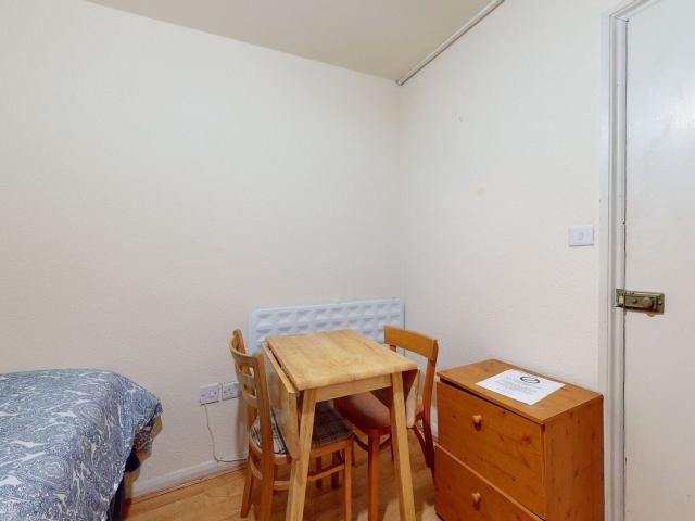 Room for rent in Cricklewood, Greater London