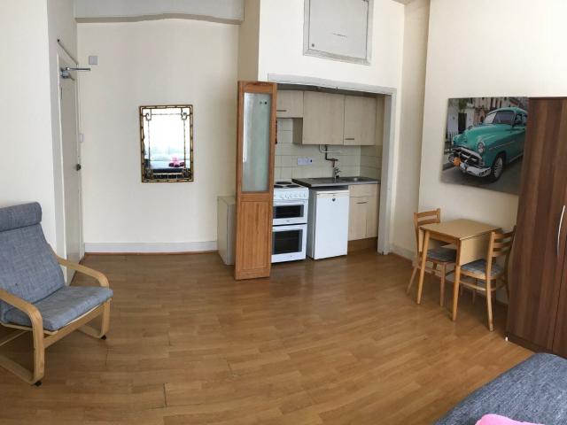 Room for rent in Cricklewood, Greater London