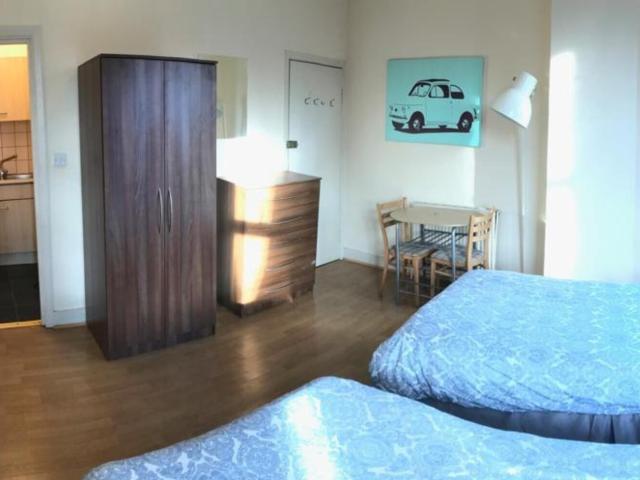 Room for rent in Cricklewood, Greater London