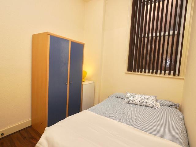 Room for rent in Cricklewood, Greater London